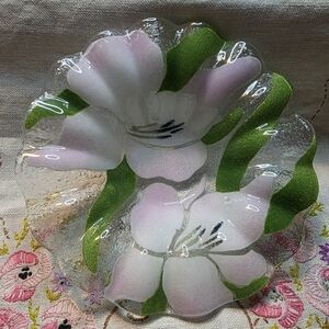 Vintage Sydenstricker fused art glass bowl featuring a  Butterfly Orchid